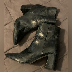 Marc Fisher womens 8.5m boots. Snake skin pattern blue/black